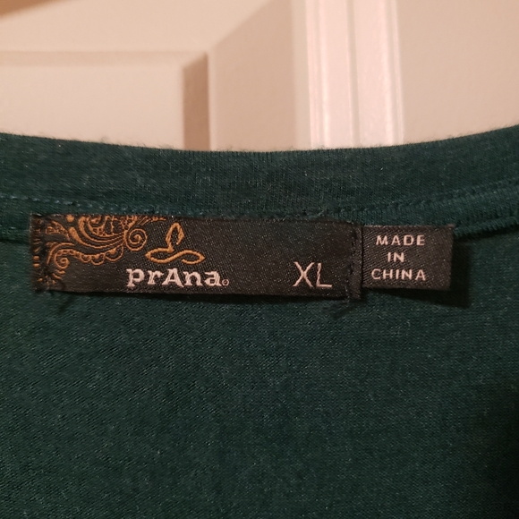 PrAna Vee Neck Pocket Tee, Size XL - Picture 2 of 2